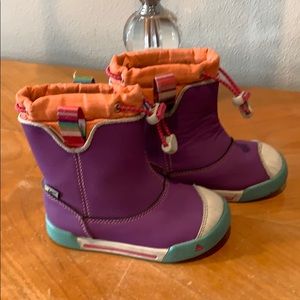 Adorable girls Keen boots